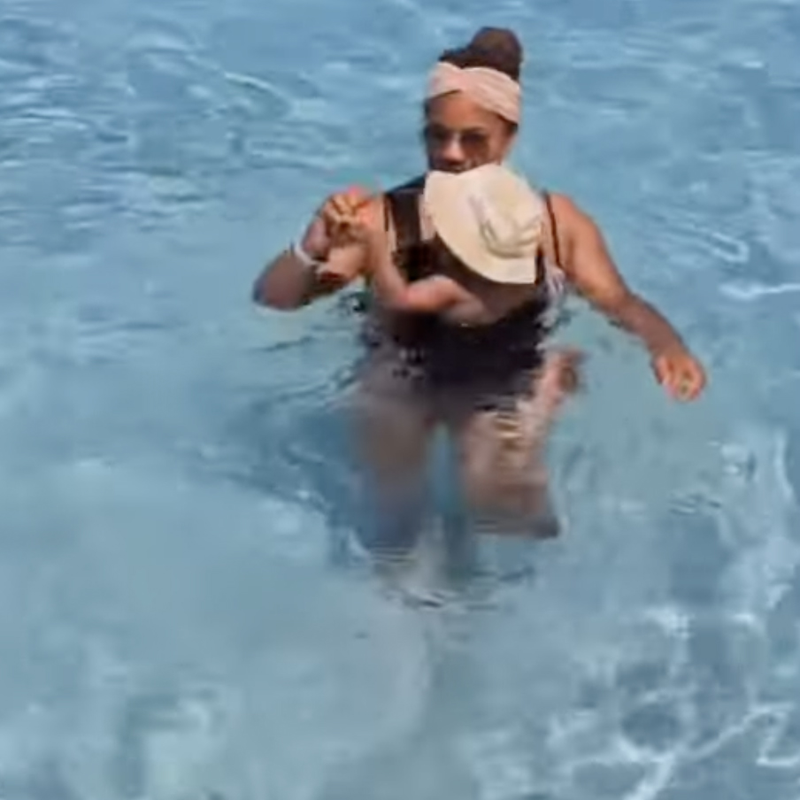 Baby carrier for the pool outlet